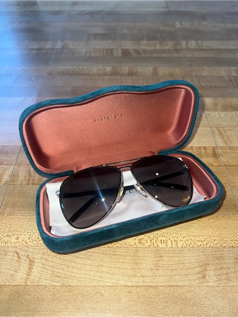 Gucci Women’s Black Aviator Sunglasses in Teal Velvet Case